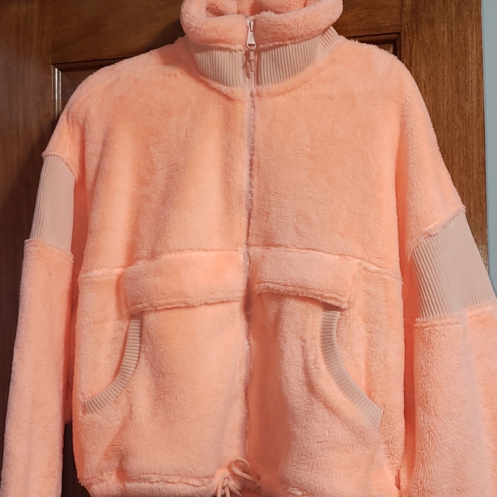NWT Free People peach,extremely soft fleece